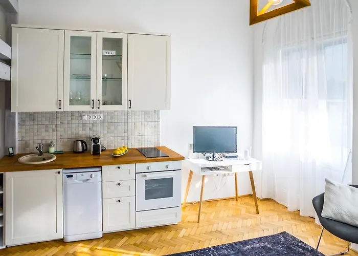 Ybl City Center Apartament