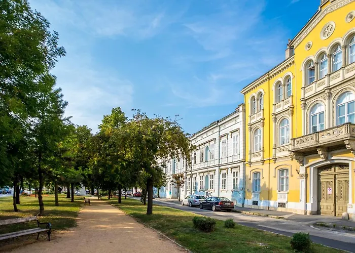 Ybl City Center Apartament *